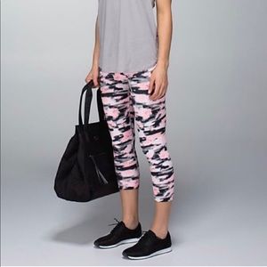 Lululemon Wunder Under Camo Crop legging measurements In the Photos